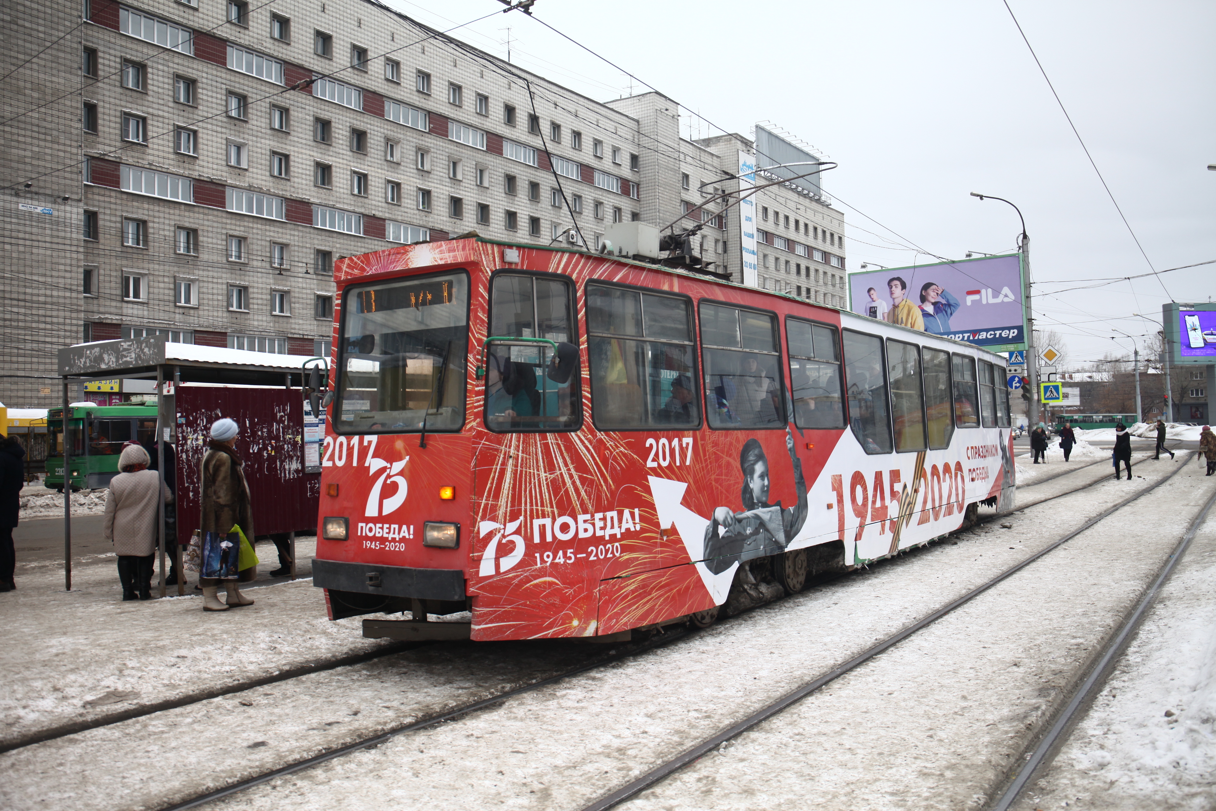 «Победный» трамвай появился на правом берегу Новосибирска