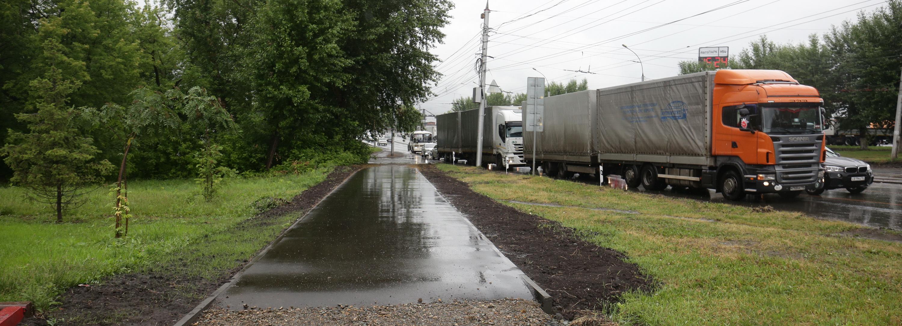 Заброшеную ливнёвку нашли под старым асфальтом на Сибиряков-Гвардейцев