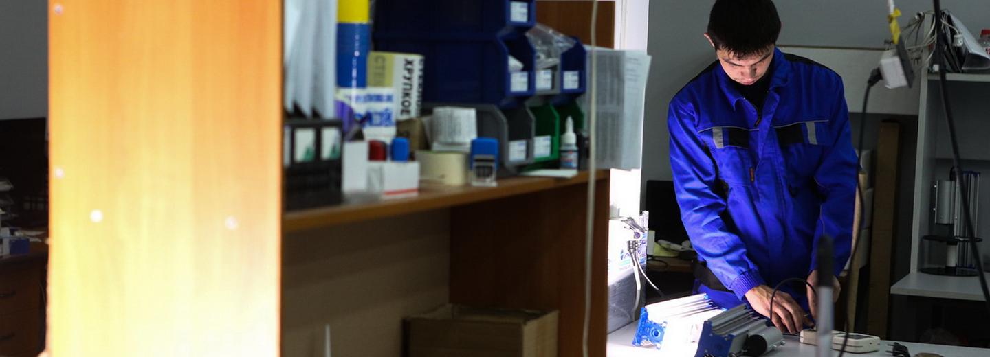 Браслет для аутистов и меняющий эмоции смартфон разработали новосибирцы