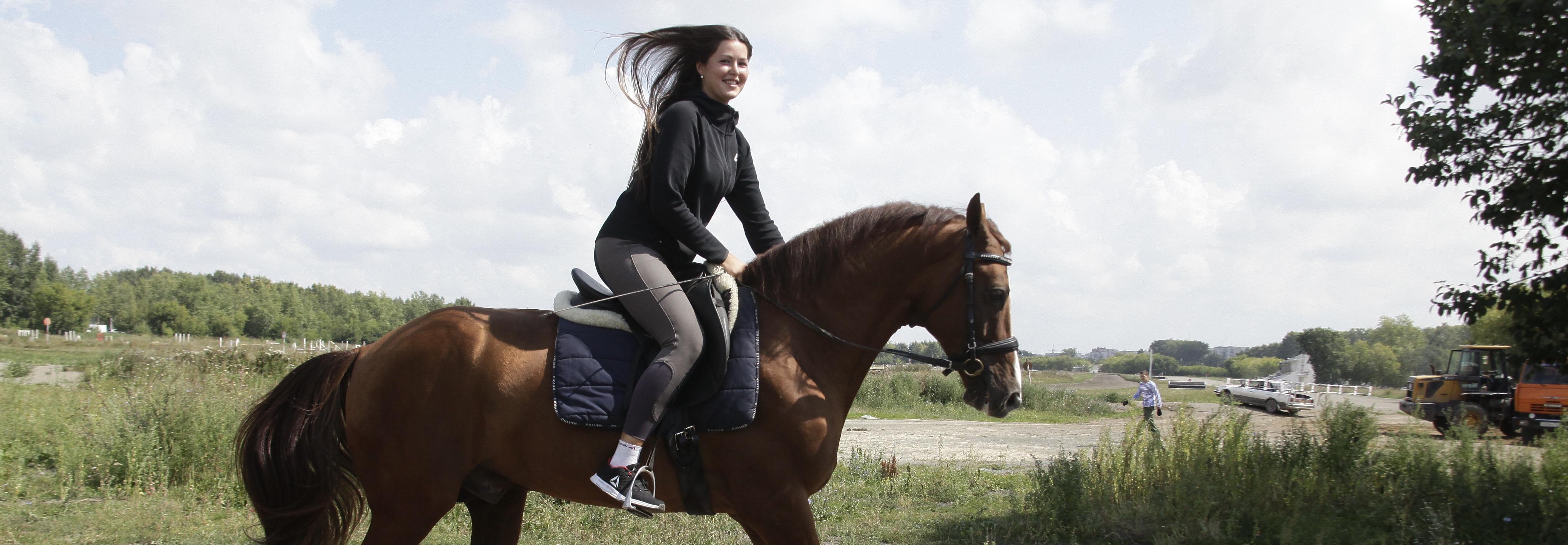Новосибирские амазонки, или Как девушки служат в конной полиции