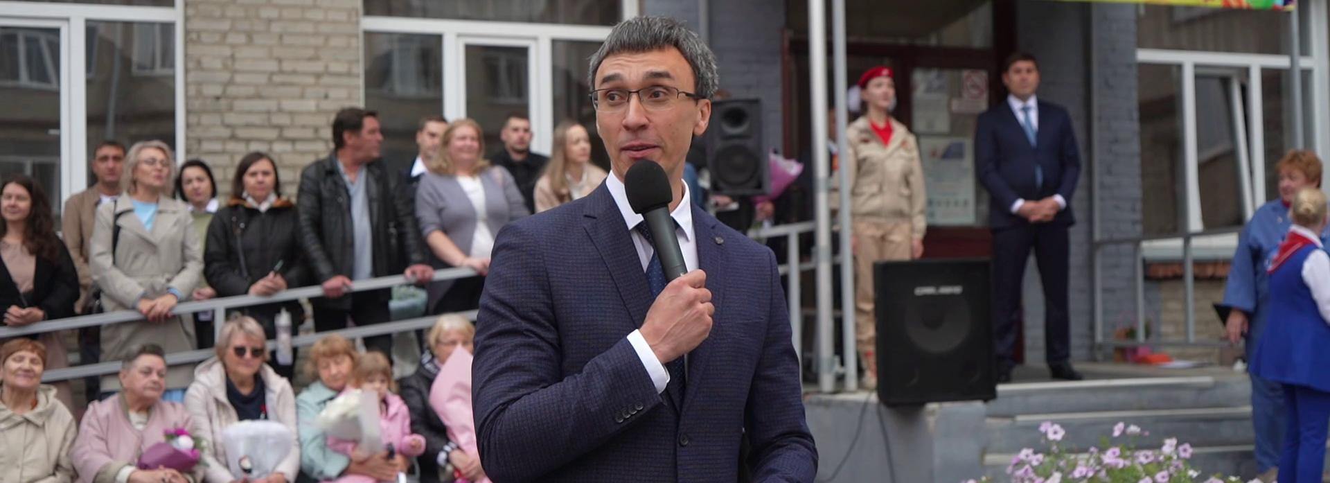Вице-мэр Попантонопуло дал напутствия первоклашкам школы №168