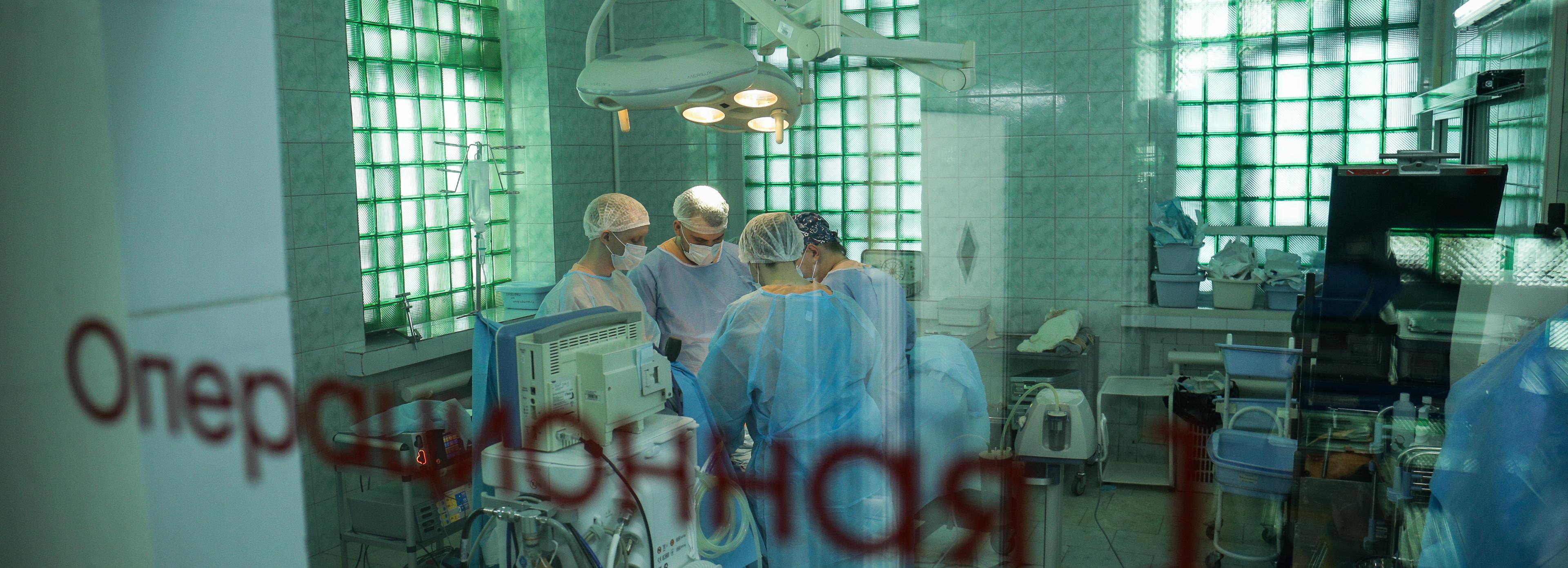 Новосибирские хирурги удалили сразу две опухоли в груди пенсионерки