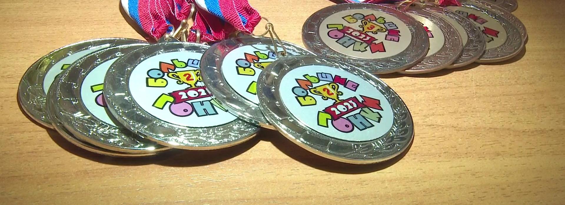 Гонки в брюках на три штанины устроили в центре «Тёплый дом»