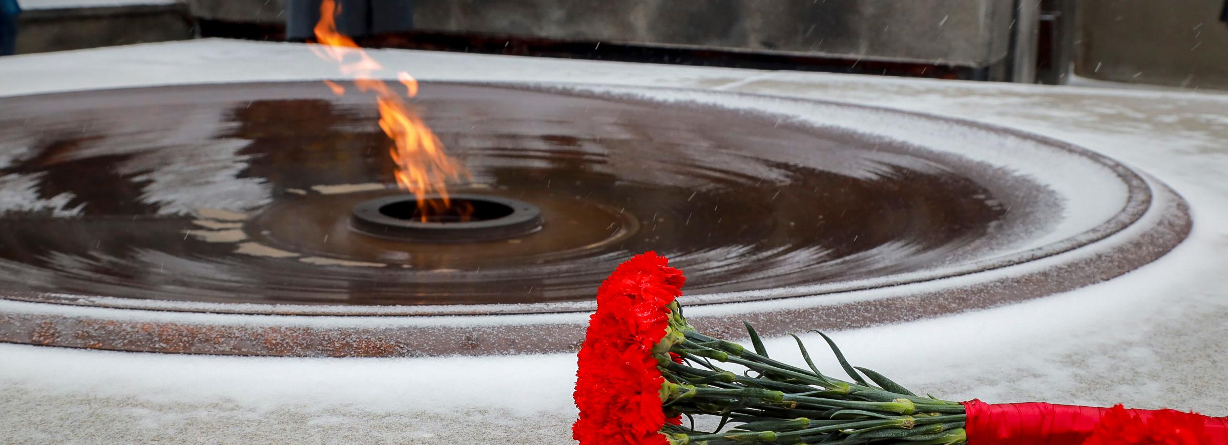 Прикурившую сигарету от Вечного огня сибирячку оставили под стражей