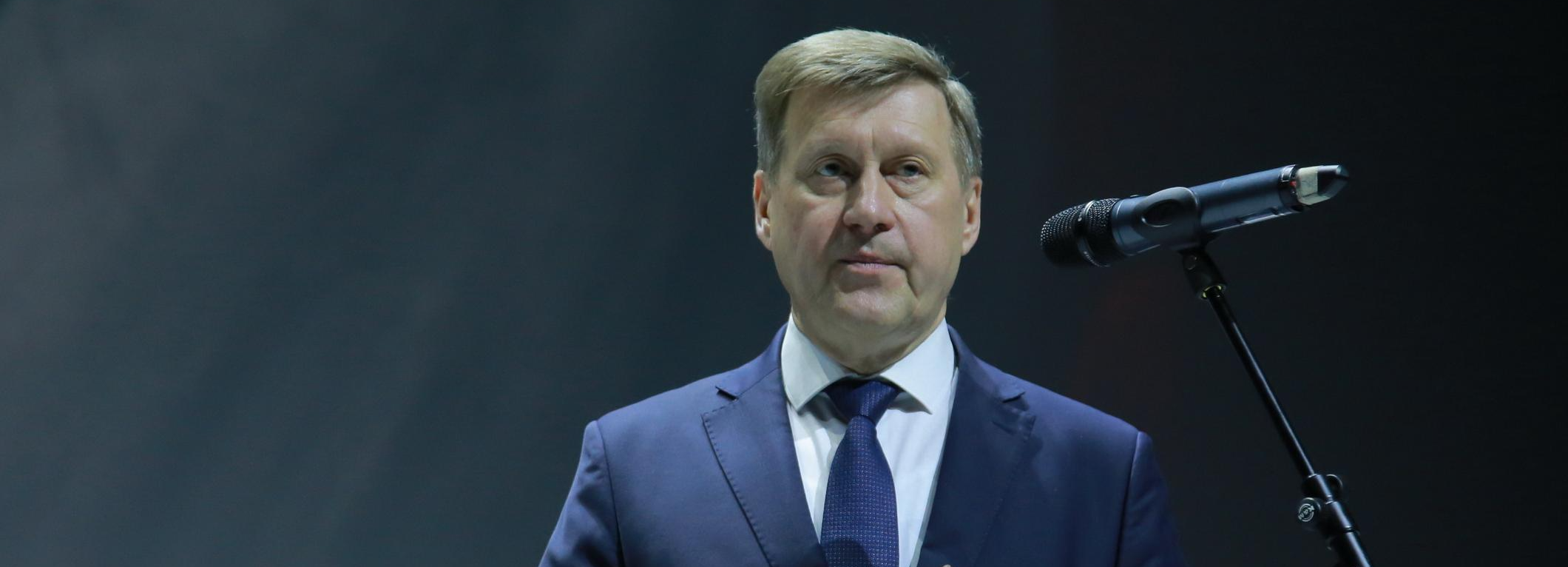 Мэр Анатолий Локоть перечислил свою зарплату в поддержку бойцов СВО