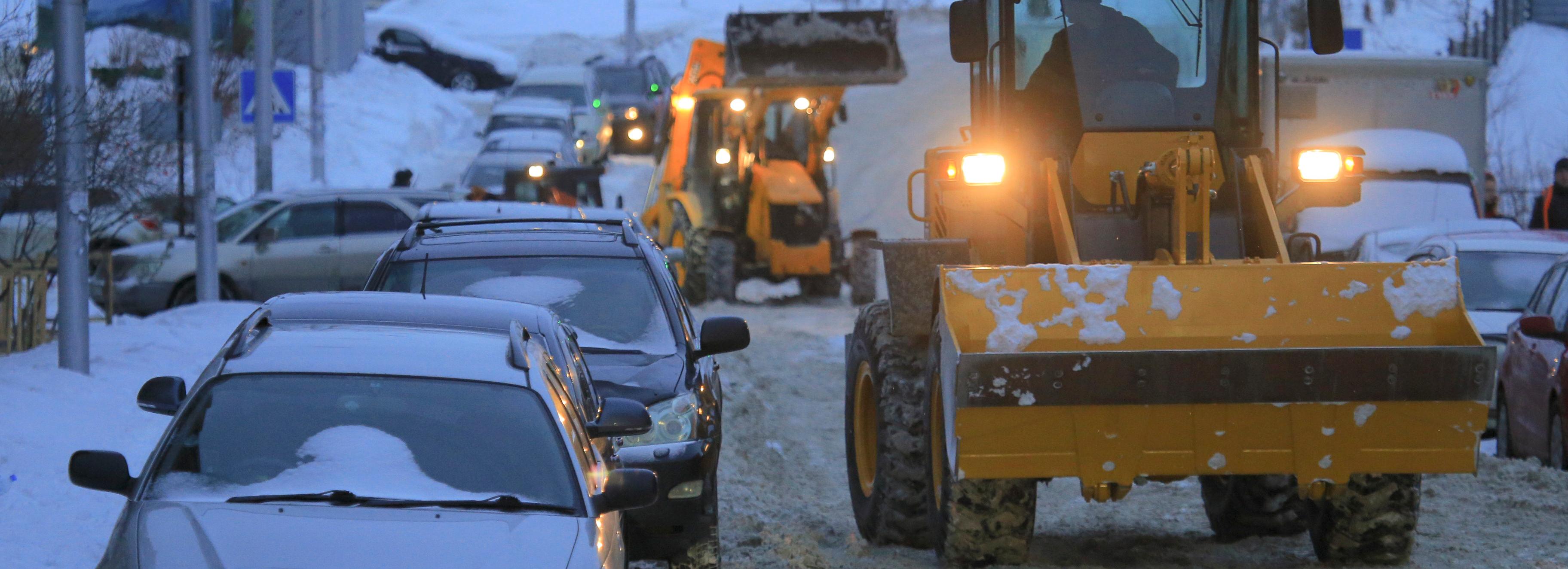 Снег на трассах Новосибирской области убирают тракторы с «Глонасс»