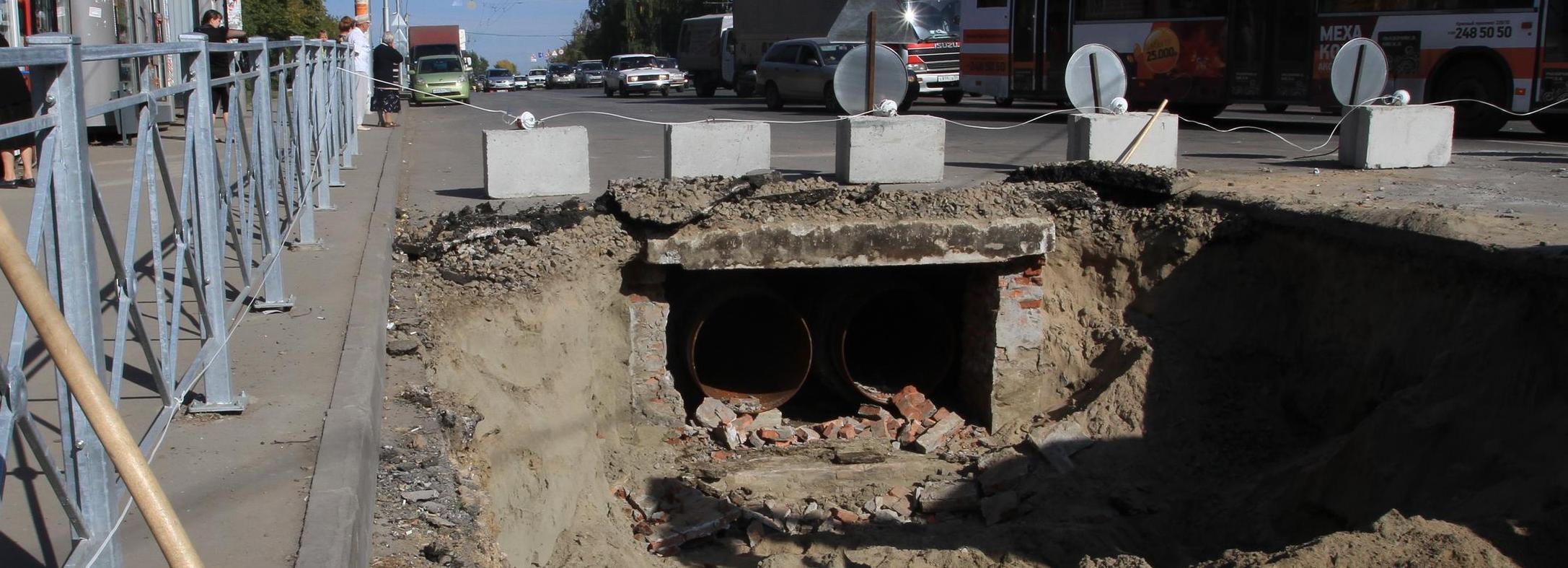 На Титова чинят теплотрассу — проезжую часть сузили до 10 мая