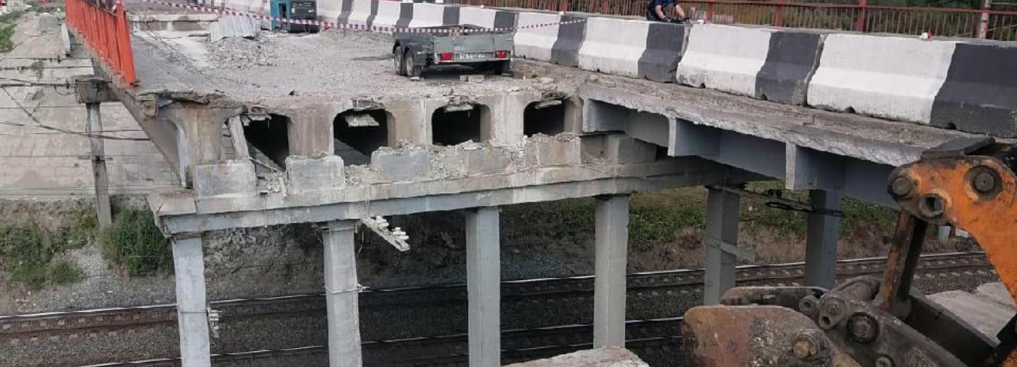 Пролёт разобрали у моста на Ленинск-Кузнецкой трассе