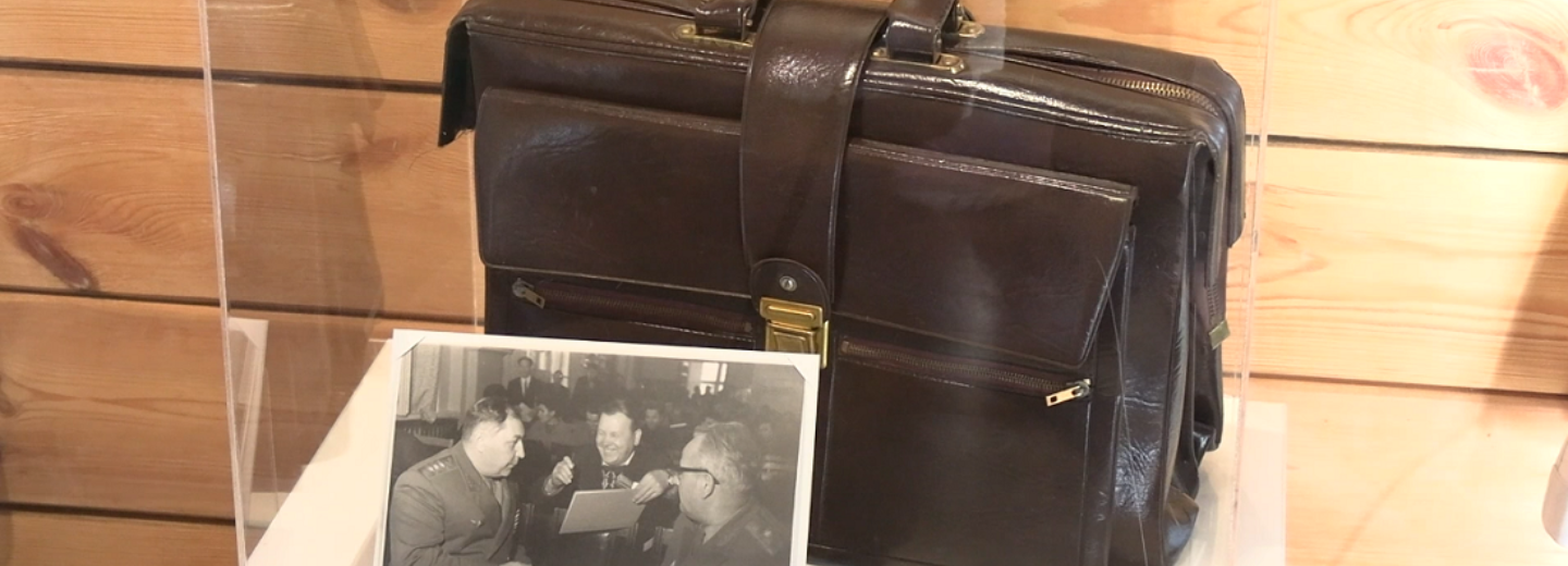 Хромовые сапоги и кожаный портфель Покрышкина выставили в музее