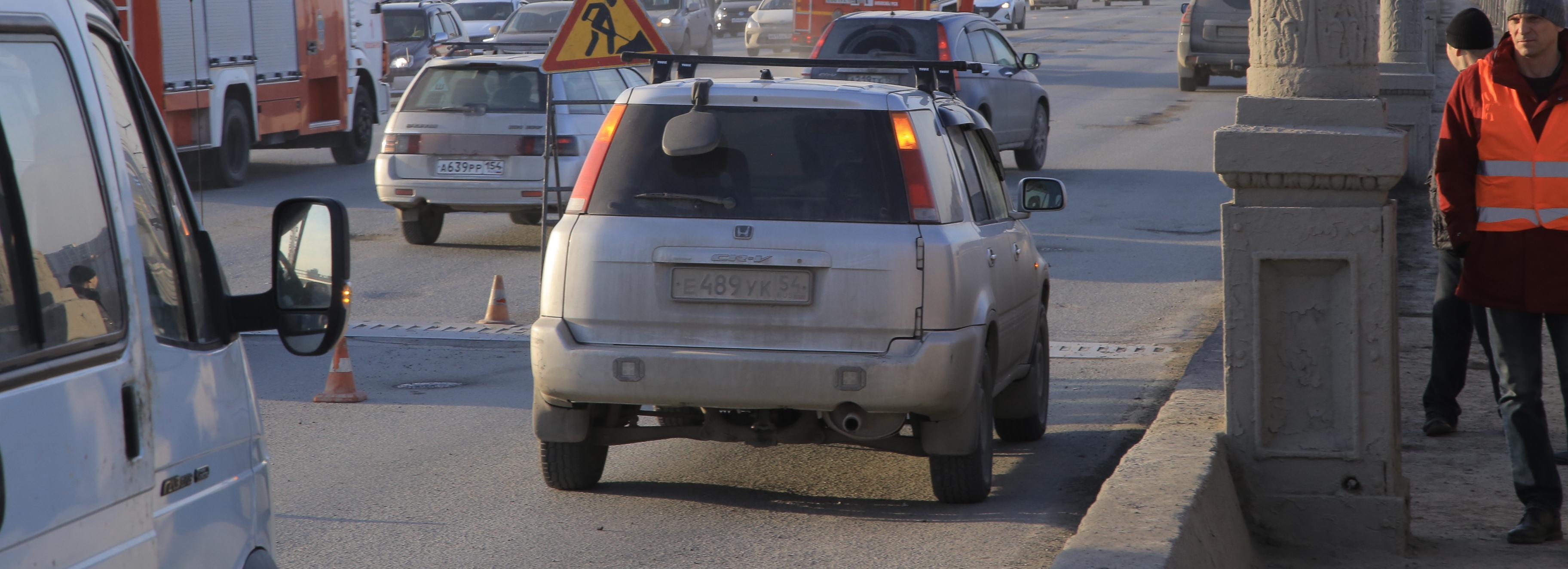 На подъездах к Октябрьскому мосту пересчитают весь транспорт