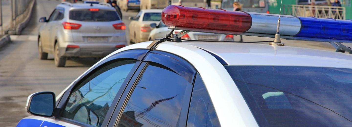 Неуправляемая иномарка врезалась в самосвал в Новосибирске