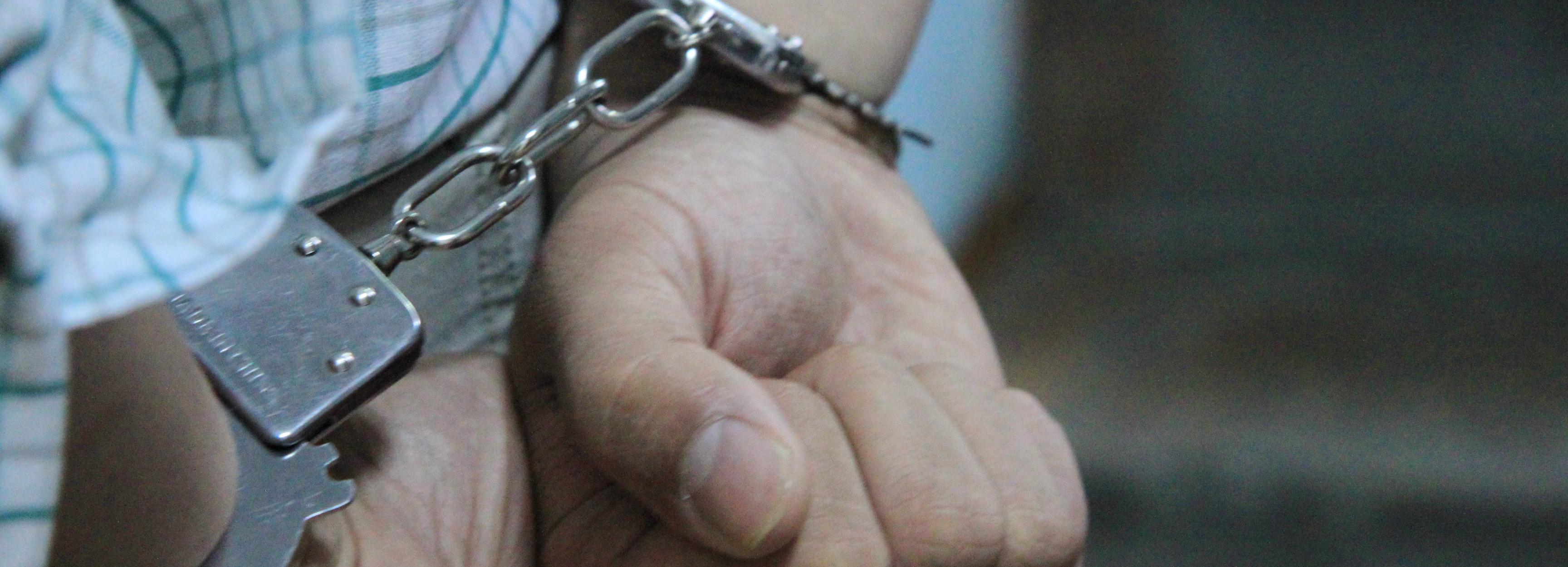 Новосибирца осудили за контрабанду в Казахстан плащей для химзащиты