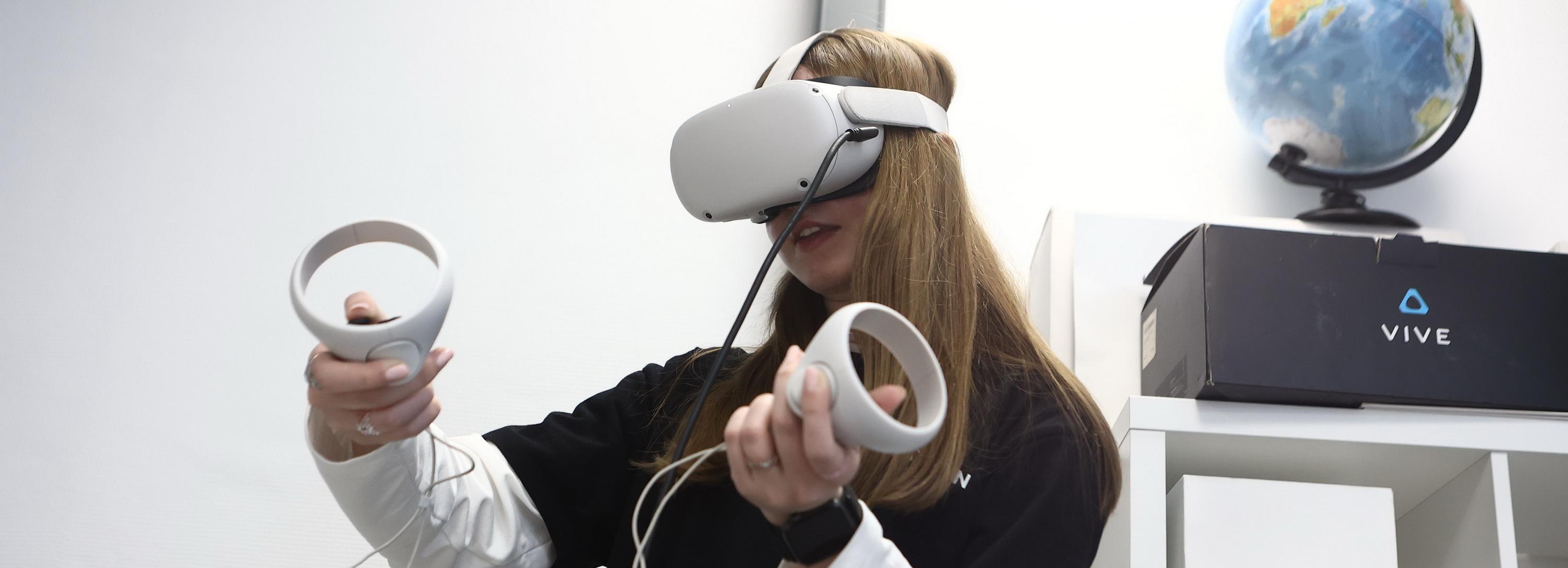 Роботы в бассейне и основы Python: репортаж из центра «IT-куб» лицея №22