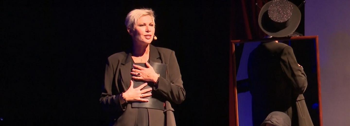 Элегантно о любви: звезда мюзиклов Лика Рулла выступила в Новосибирске