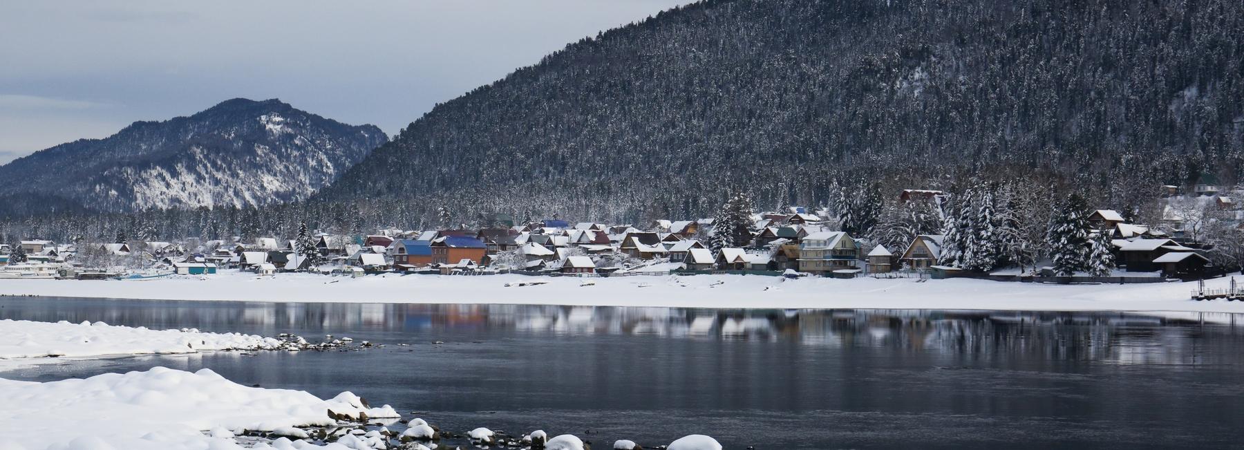 Три белых коня: непростая судьба зимних месяцев