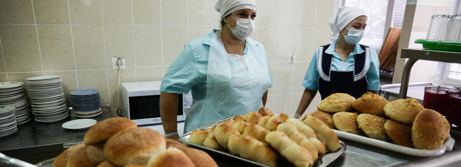 Бесплатные котлеты: чем кормят первоклашек в новосибирских школах