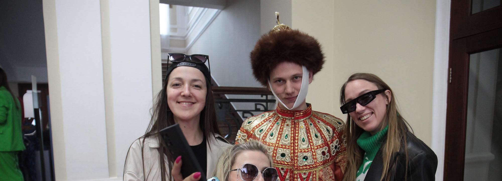 Тысячи новосибирцев пришли на Ночь музеев: 40 тёплых фото с разных локаций