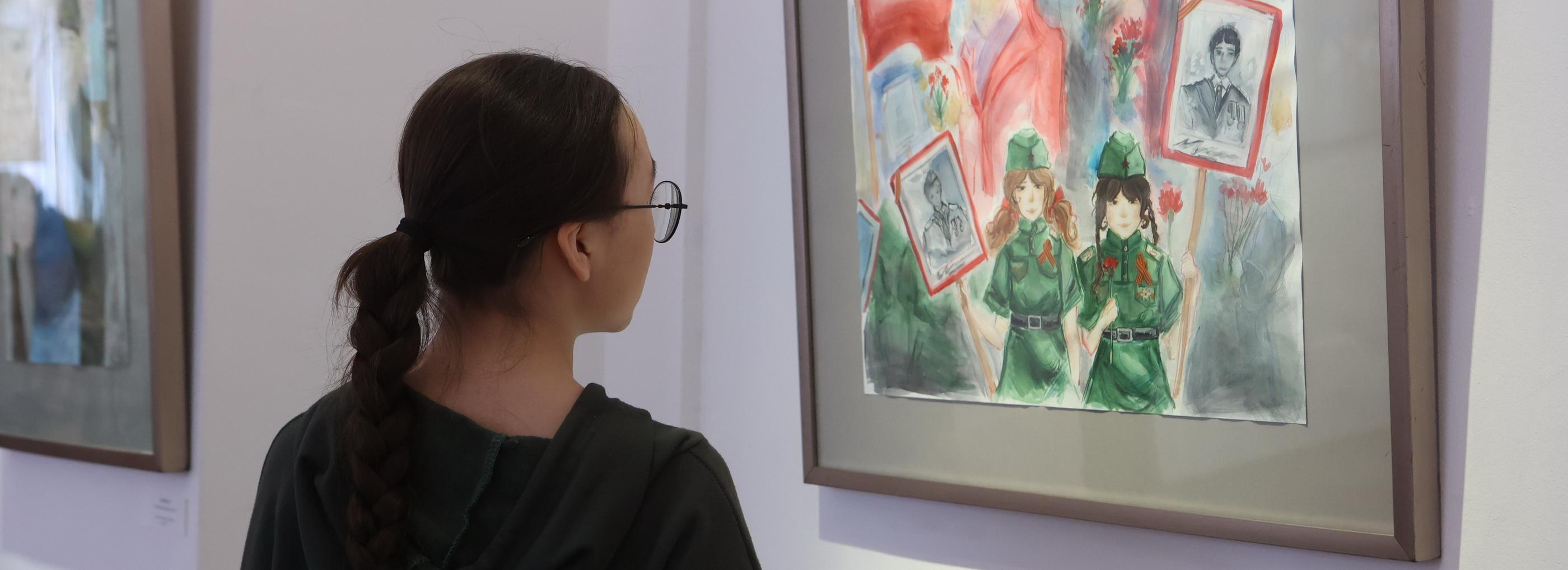 На выставке «Воинская слава России» в ЦК19 подписали открытки бойцам