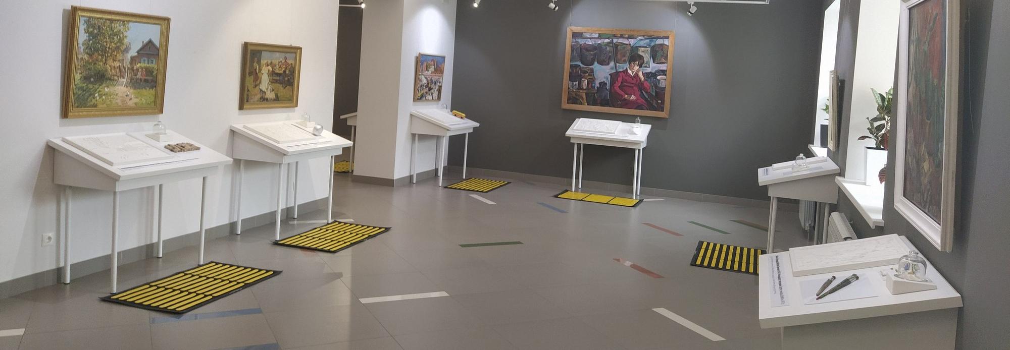 В Новосибирске открылась выставка, которую можно трогать и нюхать