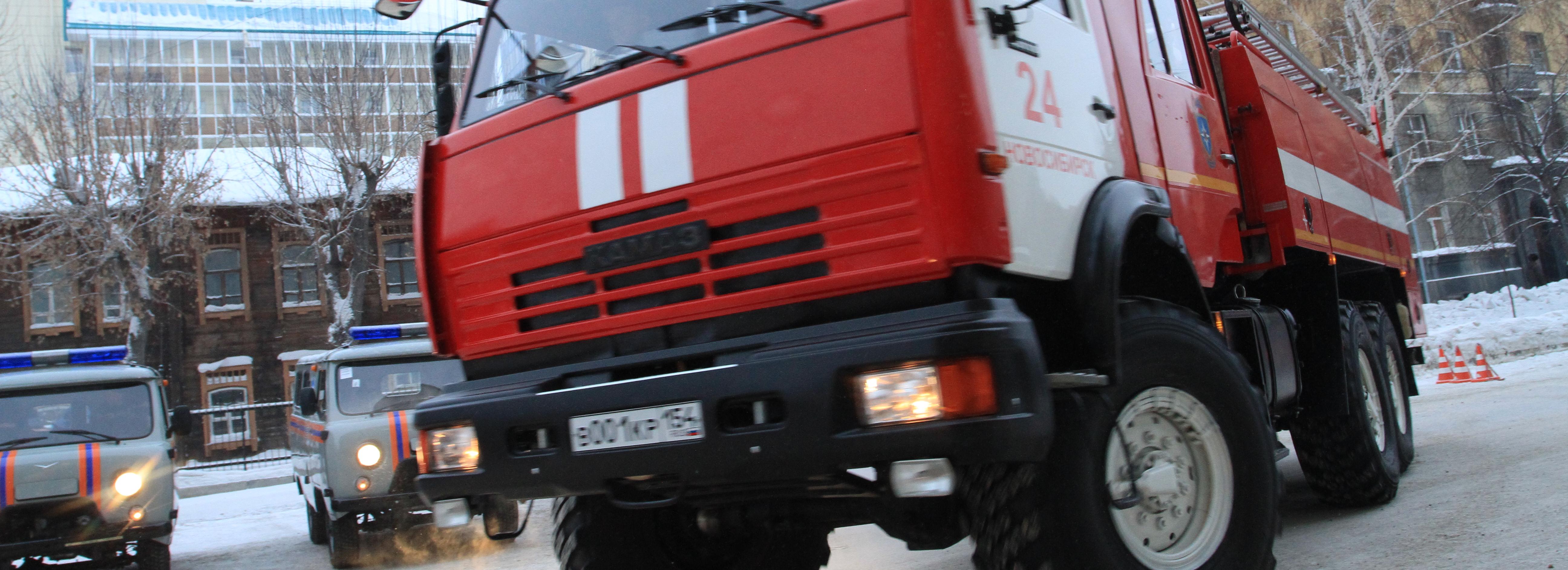 Женщина и 12-летняя девочка пострадали в пожаре на Красном проспекте