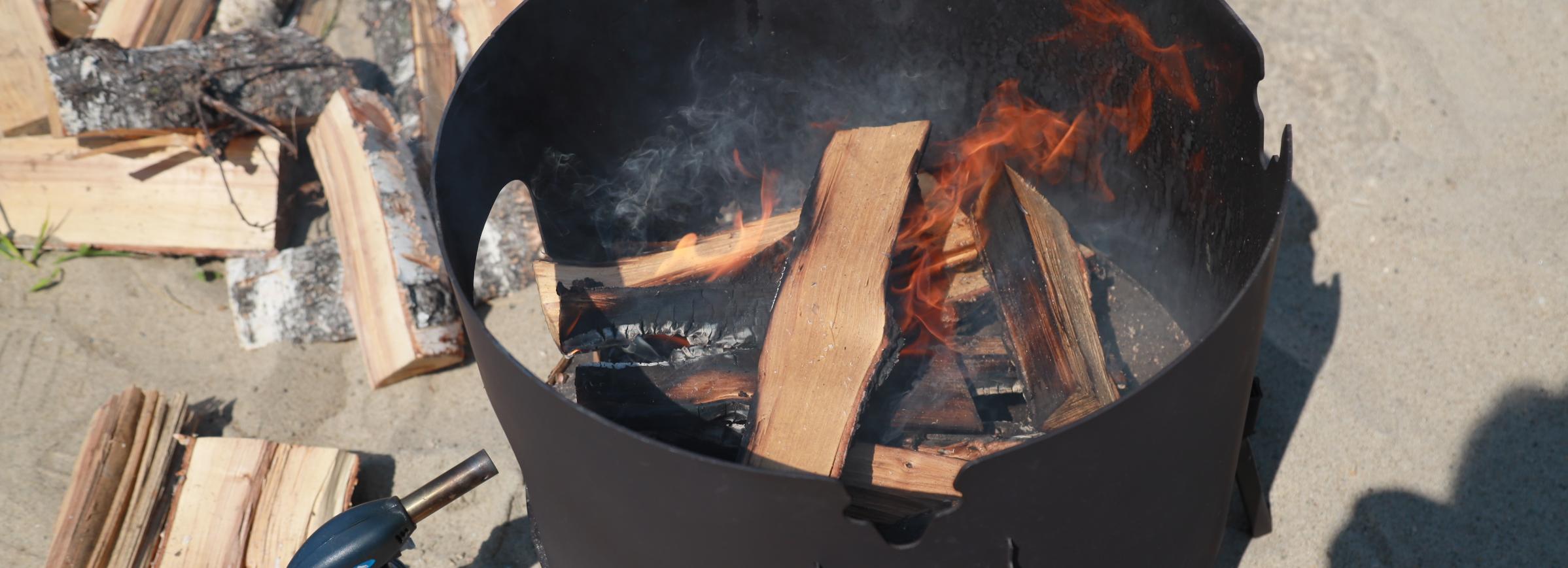 Уху по секретным рецептам сварили на пляже в Бугринской роще