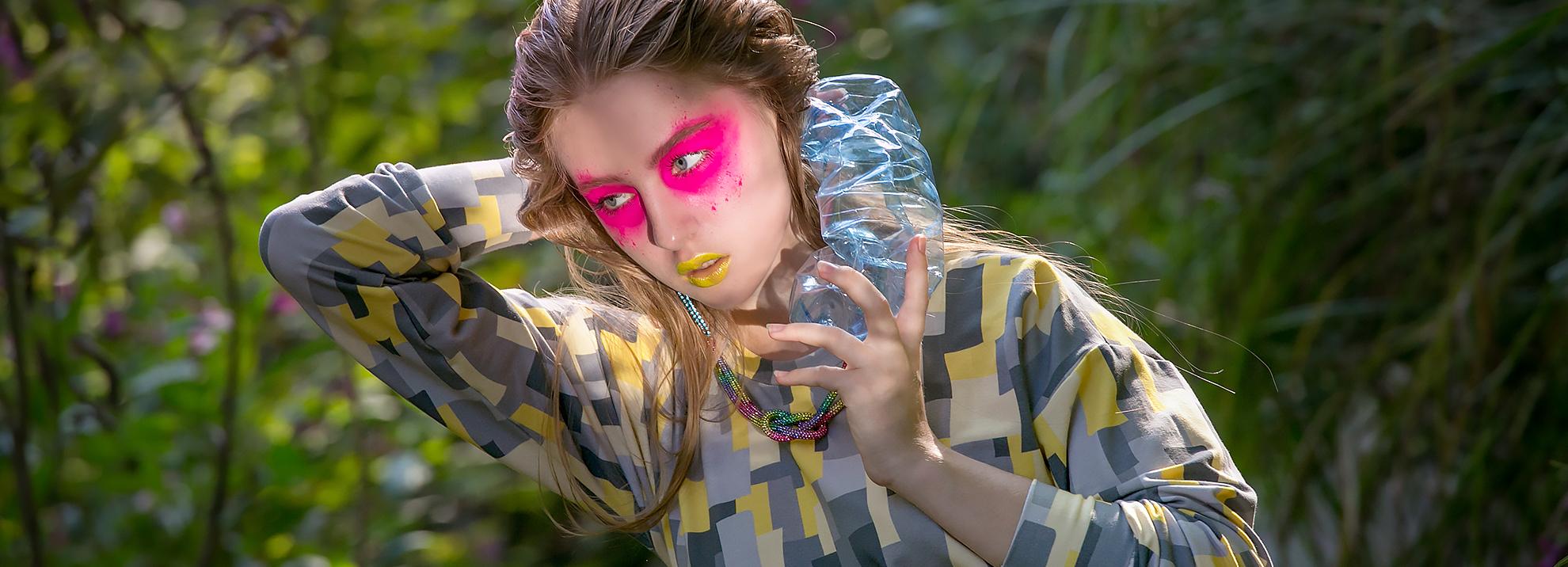 Модельер из Новосибирска устроила на свалке показ от кутюр