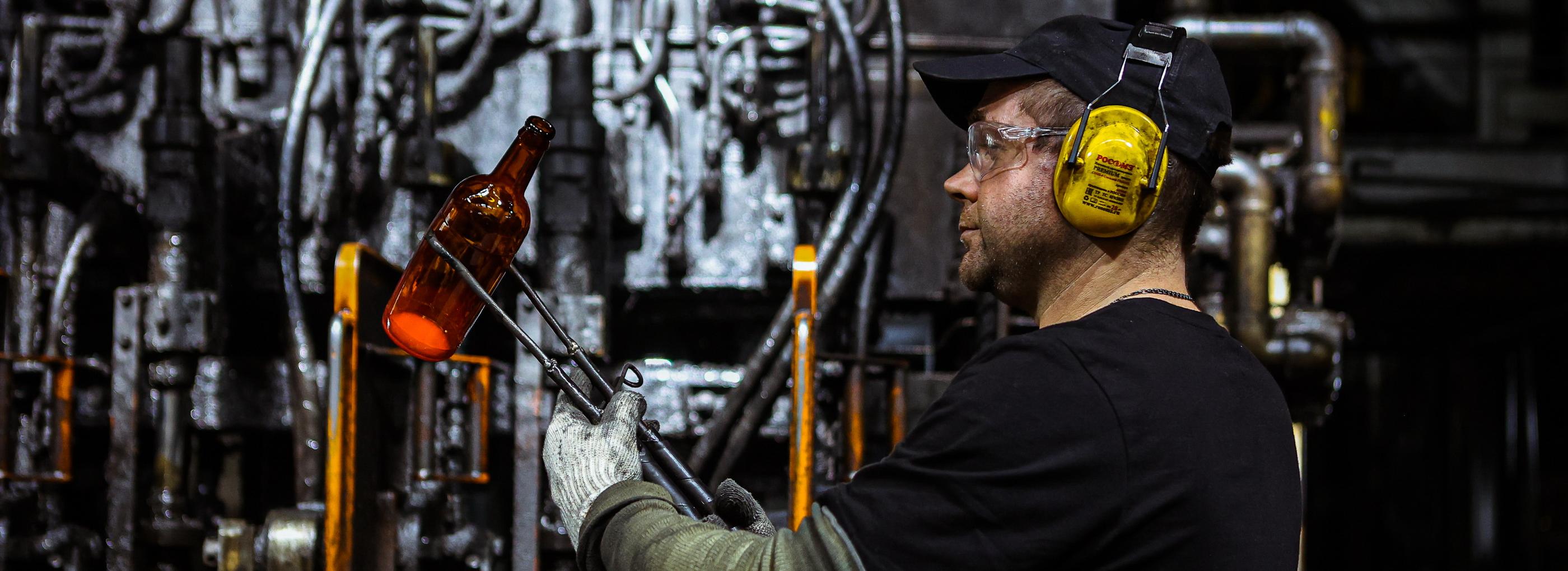 Сортируют, дробят и плавят: что происходит со стеклобоем в Новосибирске