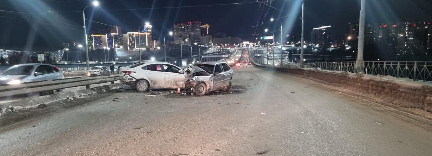 Смертельное ДТП произошло в ночь на субботу на дамбе Октябрьского моста
