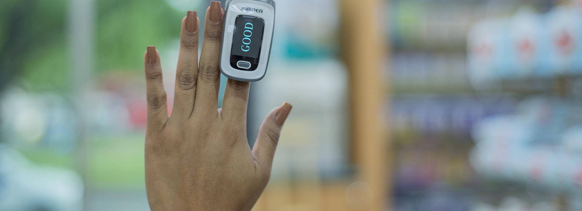 Больше 1600 пульсоксиметров раздали больным коронавирусом в Новосибирске