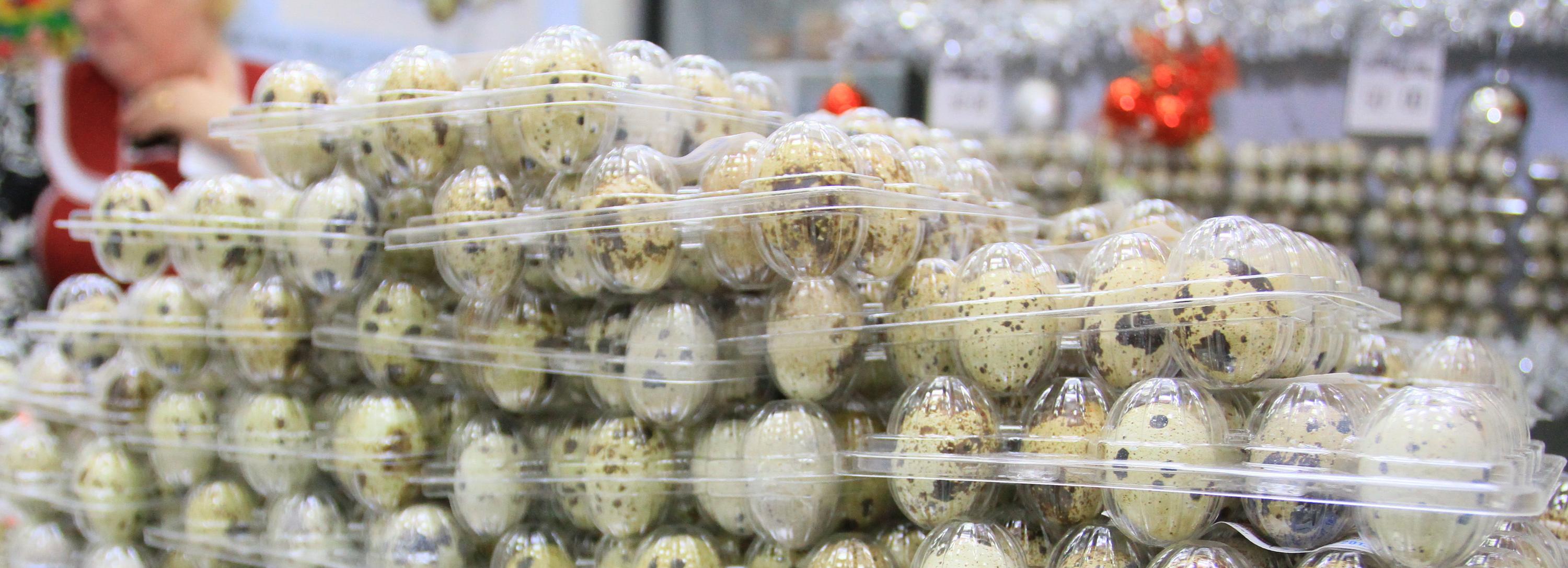 Перепелиные яйца и курицу со скидкой предлагает ярмарка на Петухова