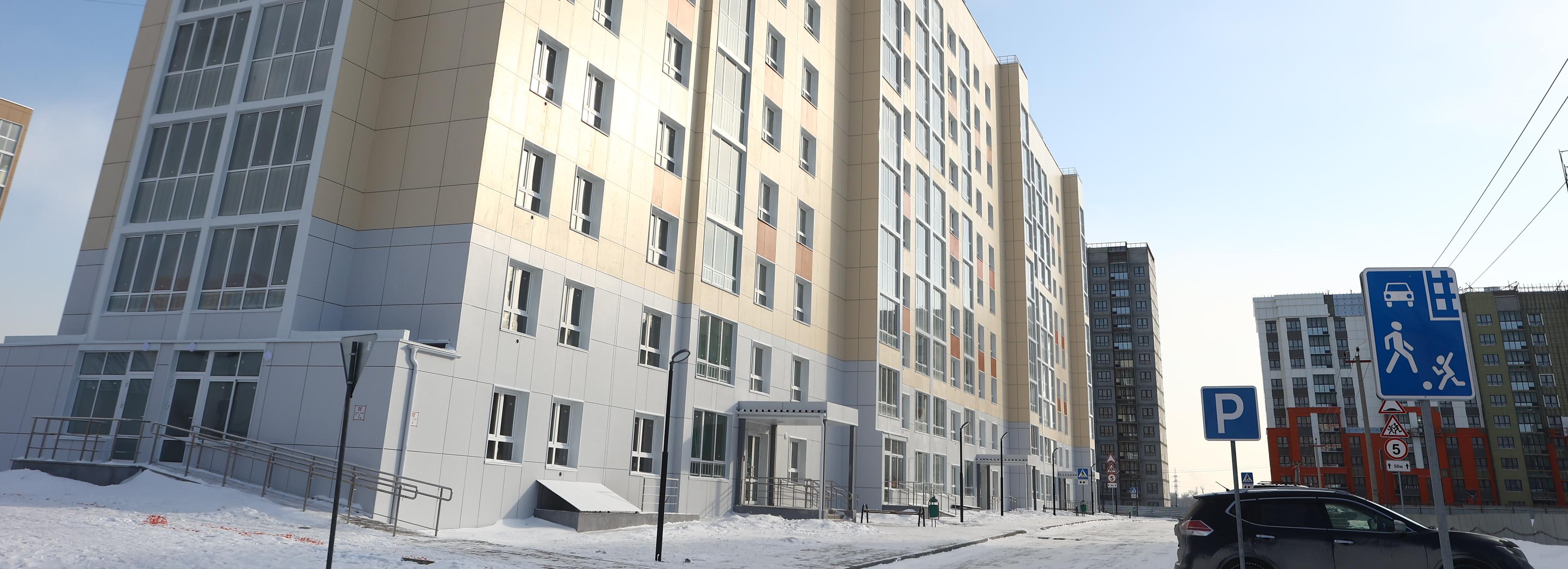 Музыка в лифтах: фоторепортаж из дома для переселенцев на Степной