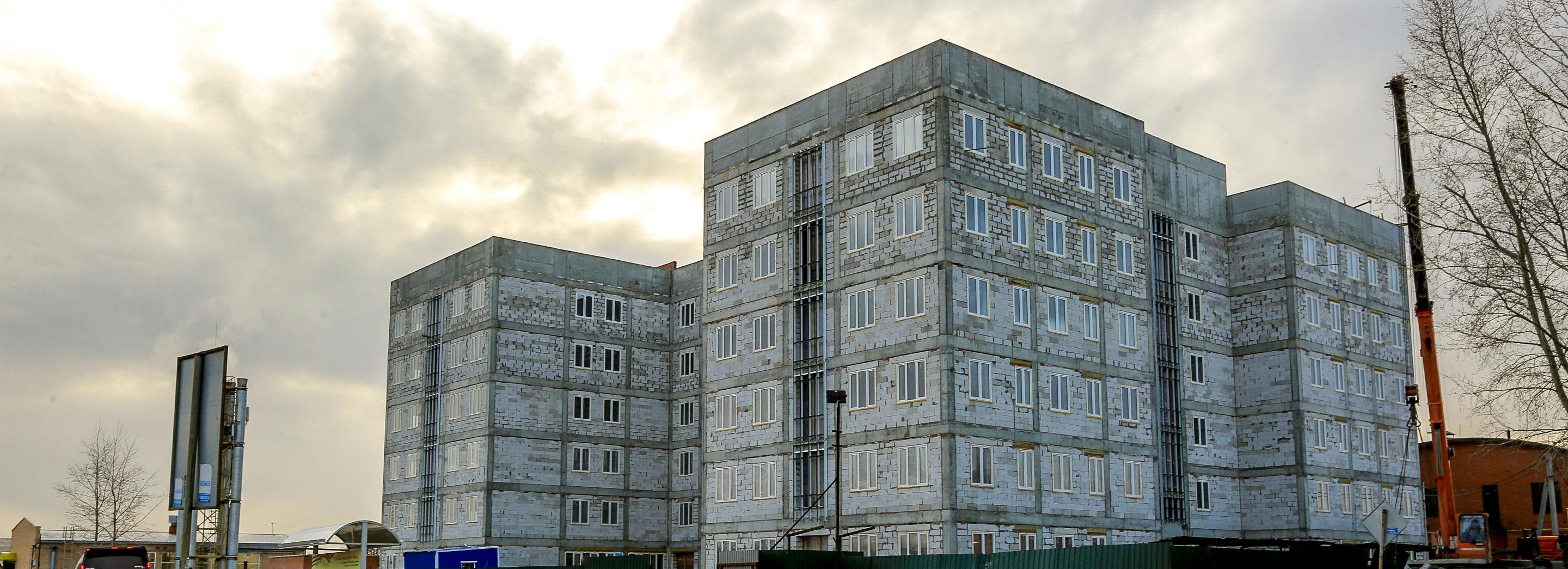 Строительство поликлиник в Новосибирске возьмут под жёсткий контроль