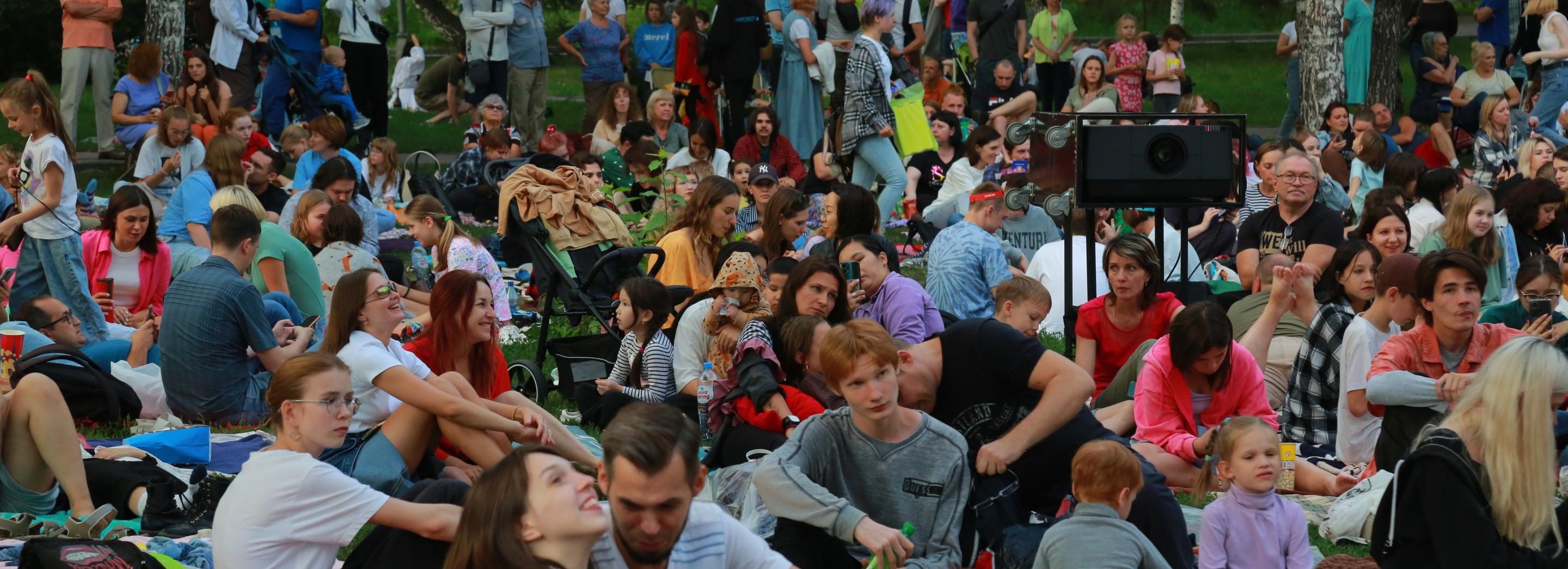 Семь короткометражек закроют сезон «Кино на траве» в Нарымском сквере