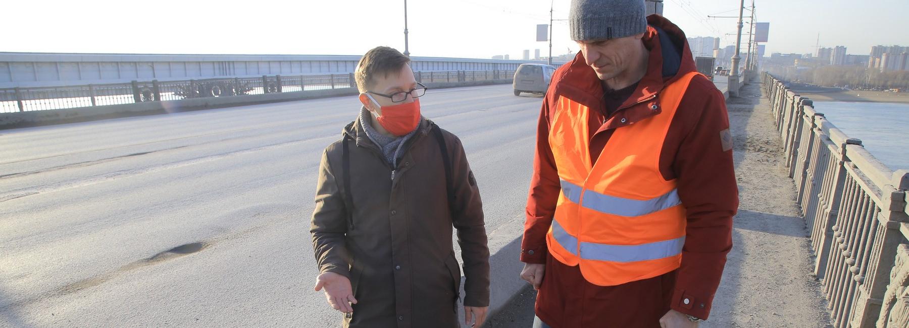 Как латали ямы на Октябрьском мосту в Новосибирске — вид сверху