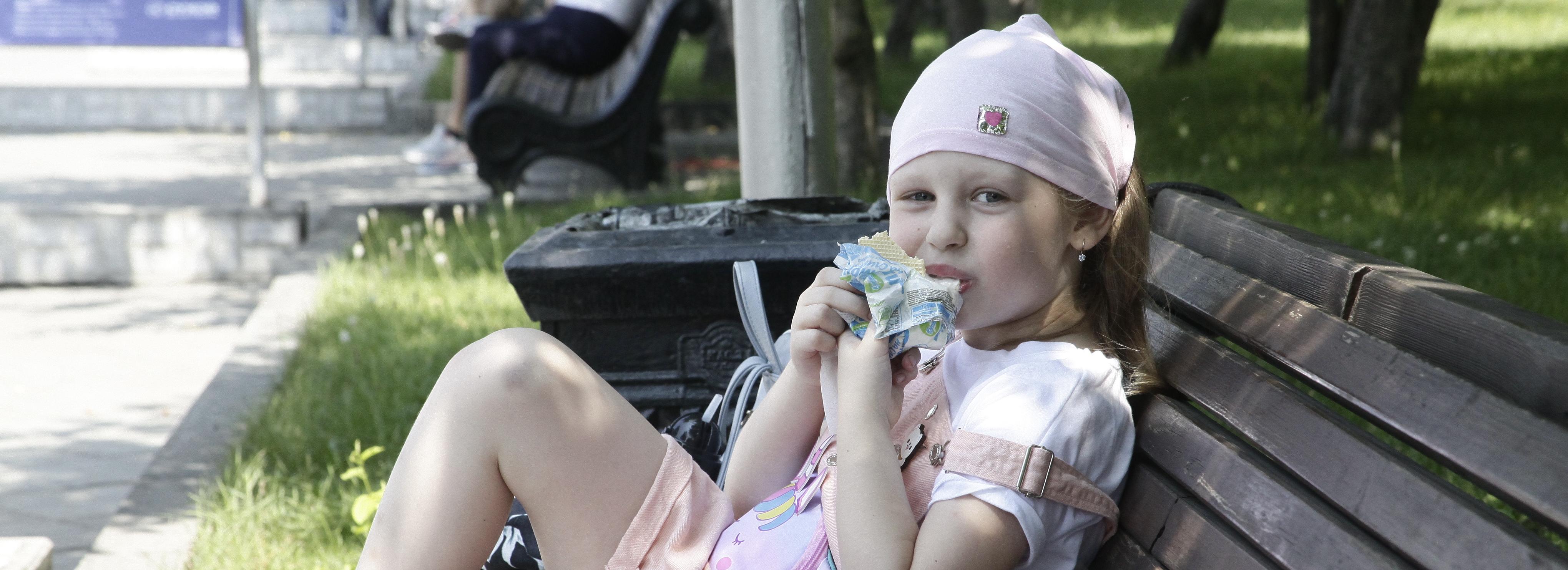 Новосибирцы наелись мороженого в «экосуматохе» на площади Ленина