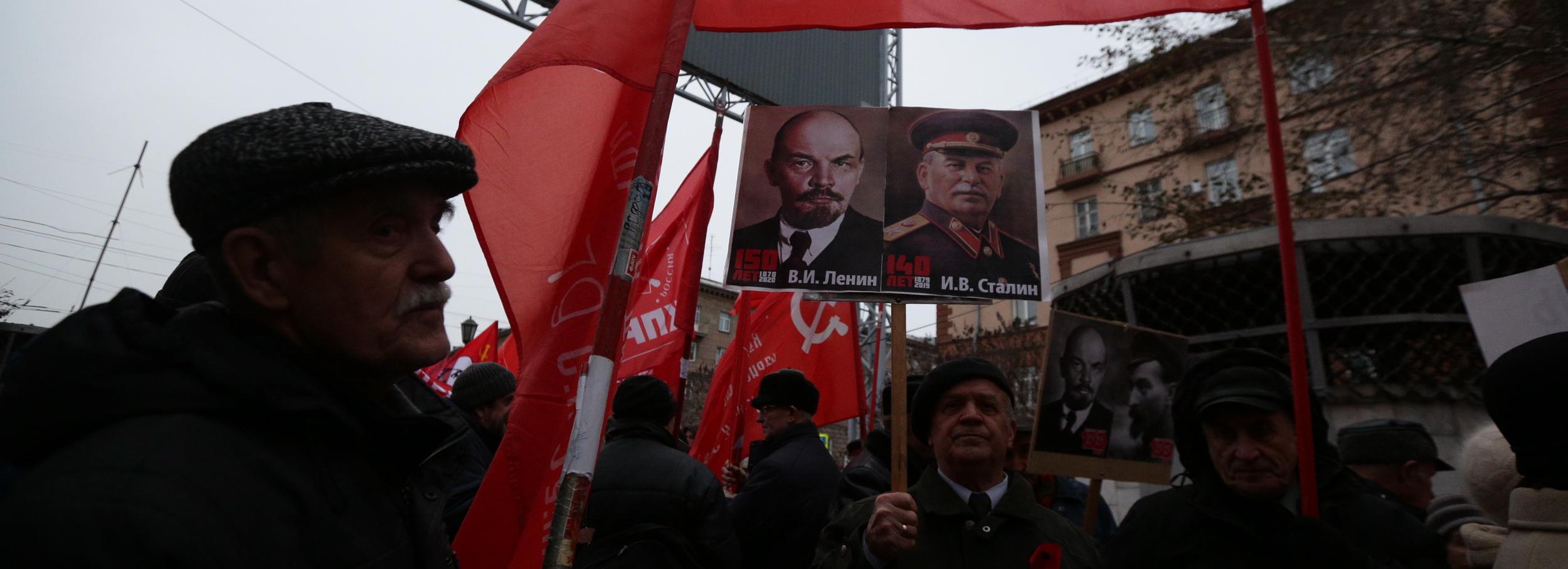 На митинге в честь 105-летия революции вспомнили заветы Ильича