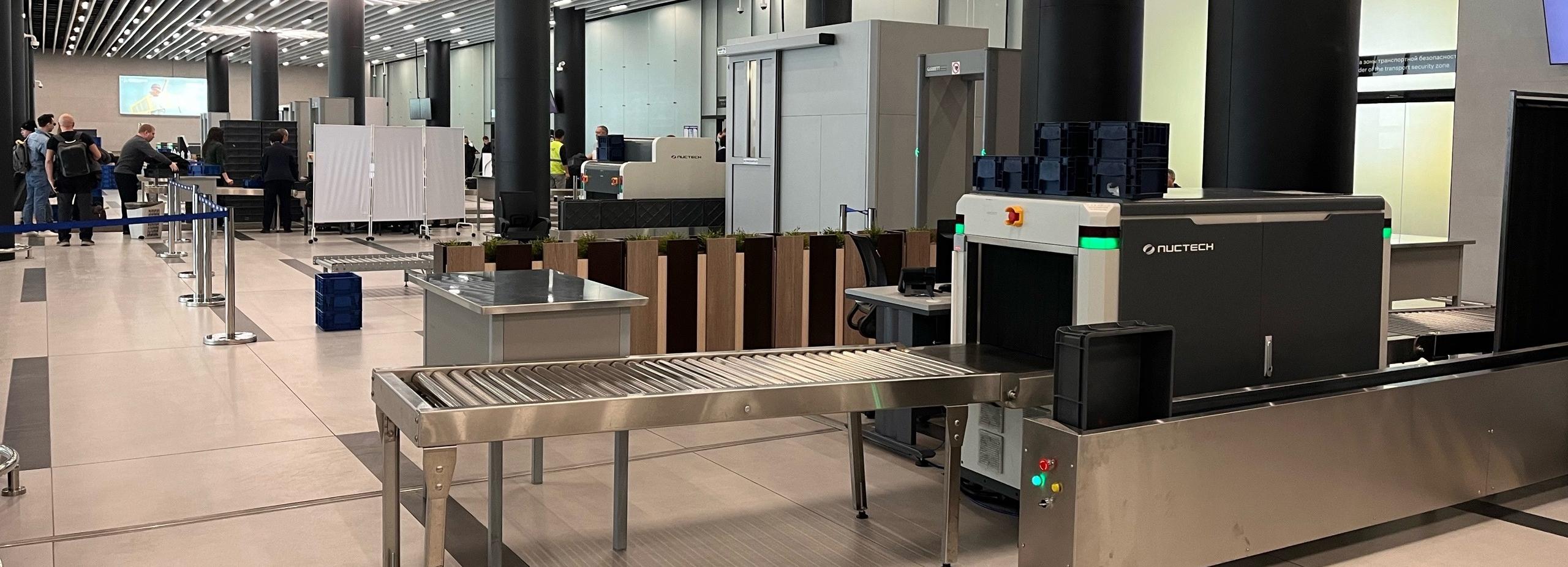 Подозрительного попугая депортировали из Новосибирска в Худжанд