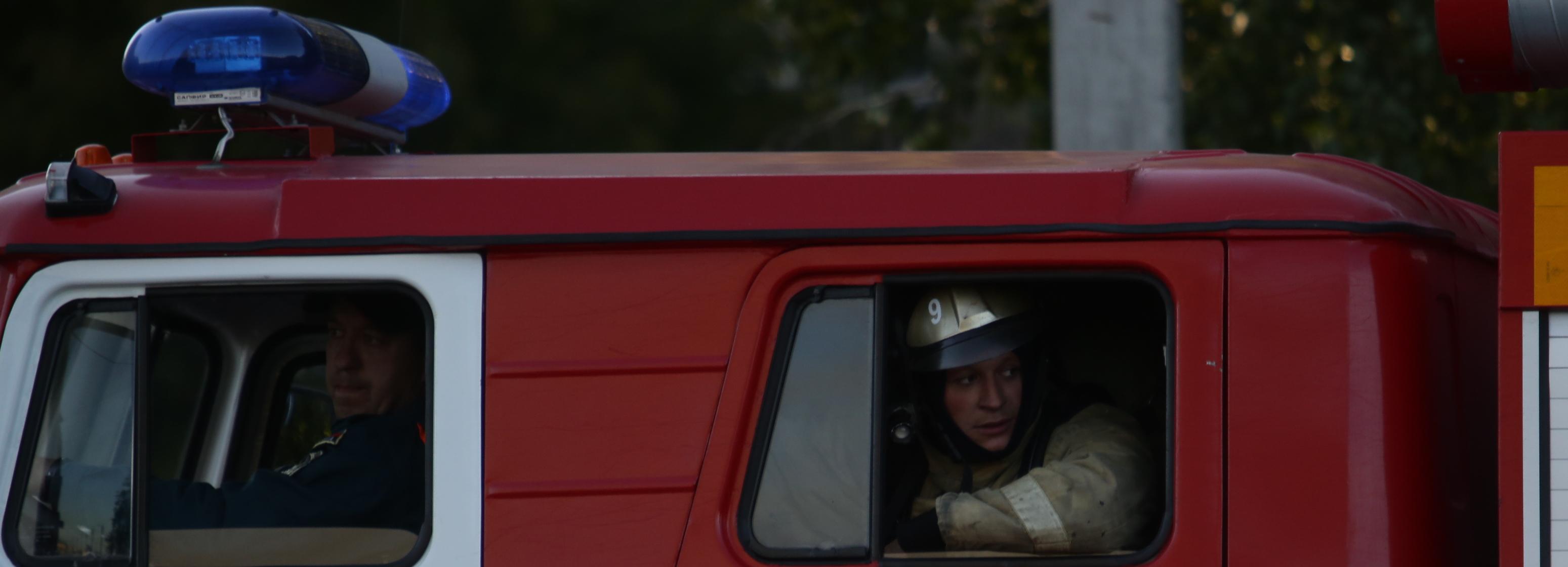 «Лошадь везли»: грузовик с тентом сгорел в Новосибирске