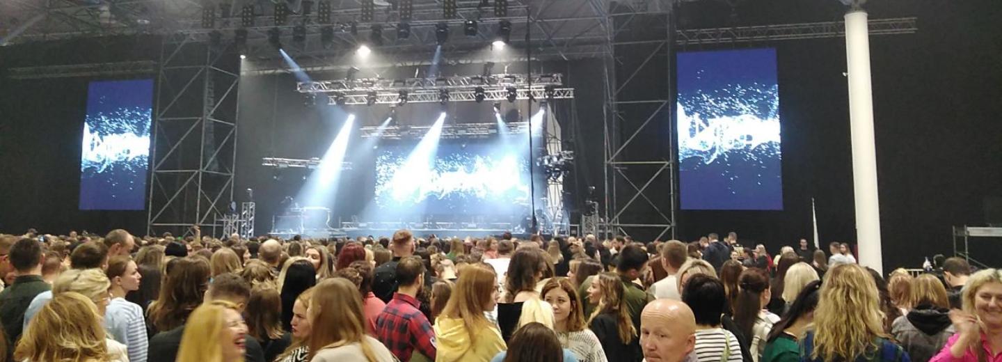 Не окончивший новосибирскую консерваторию певец собрал полный Экспоцентр