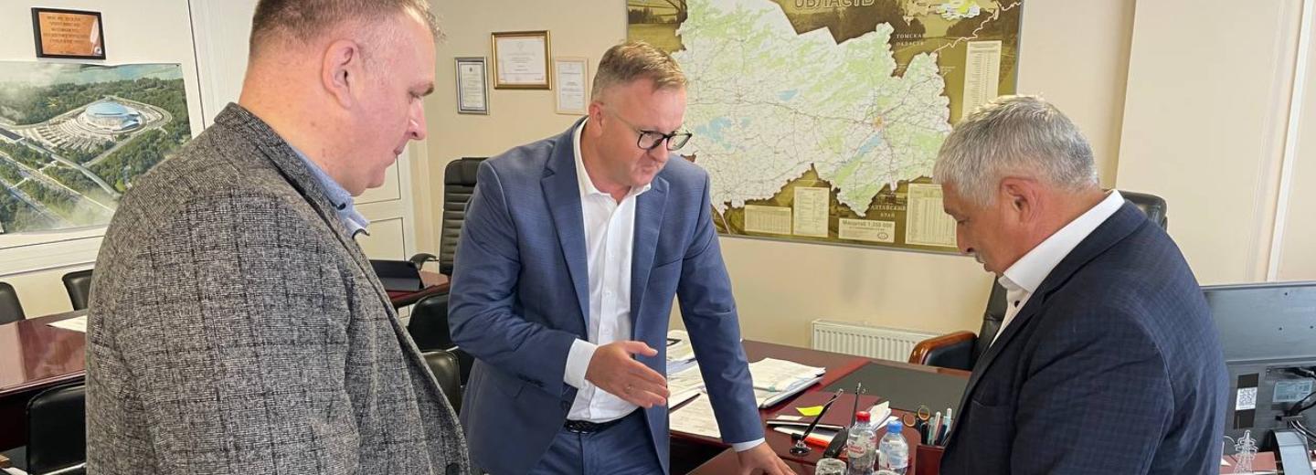 Участника проекта «Герои НовоСибири» взяли на стажировку в минстрой