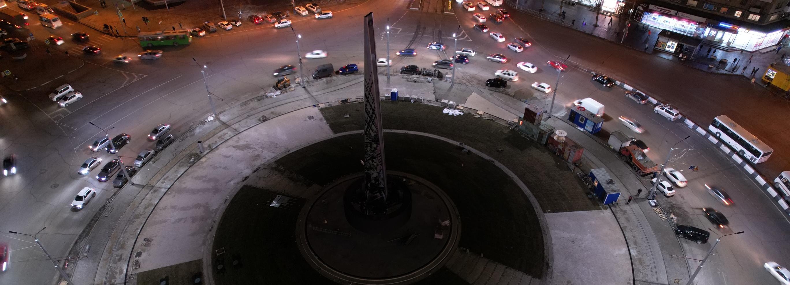 С открытия стелы на площади Калинина организуют прямую трансляцию