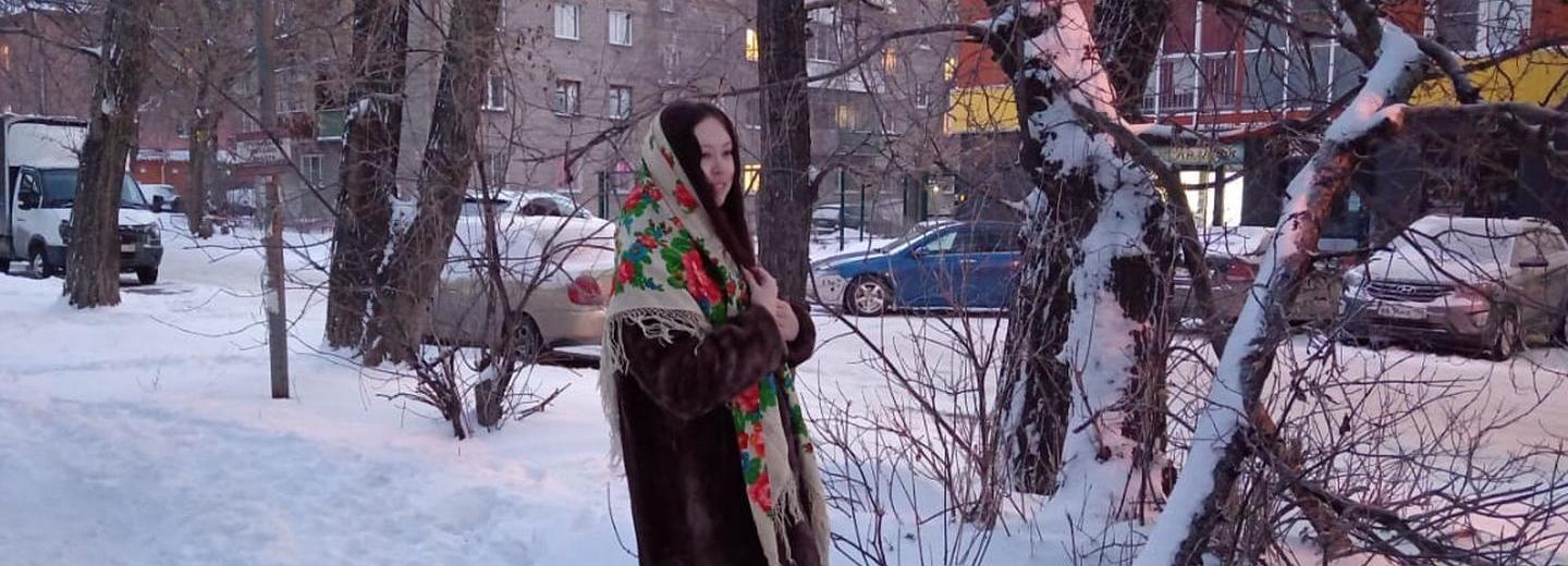 Молоденькие девушки в Новосибирске начали носить «бабушкины» шубы