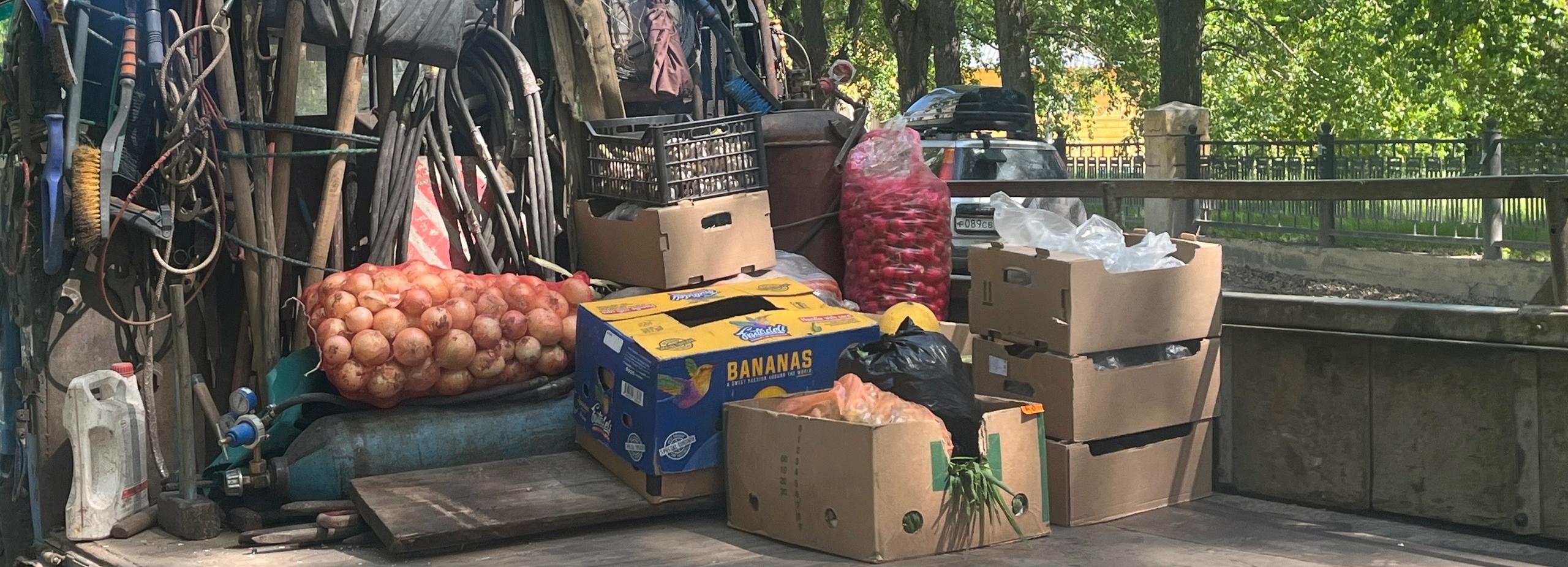 Не автолавка, а весёлый фрукт: на Беловежской свернули уличный прилавок