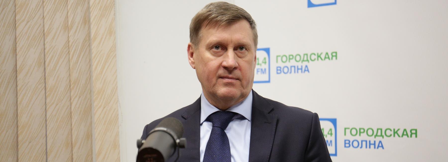 Мэр отвечает: каникулы школьников, ремонт дворов и автобусы по БКАД