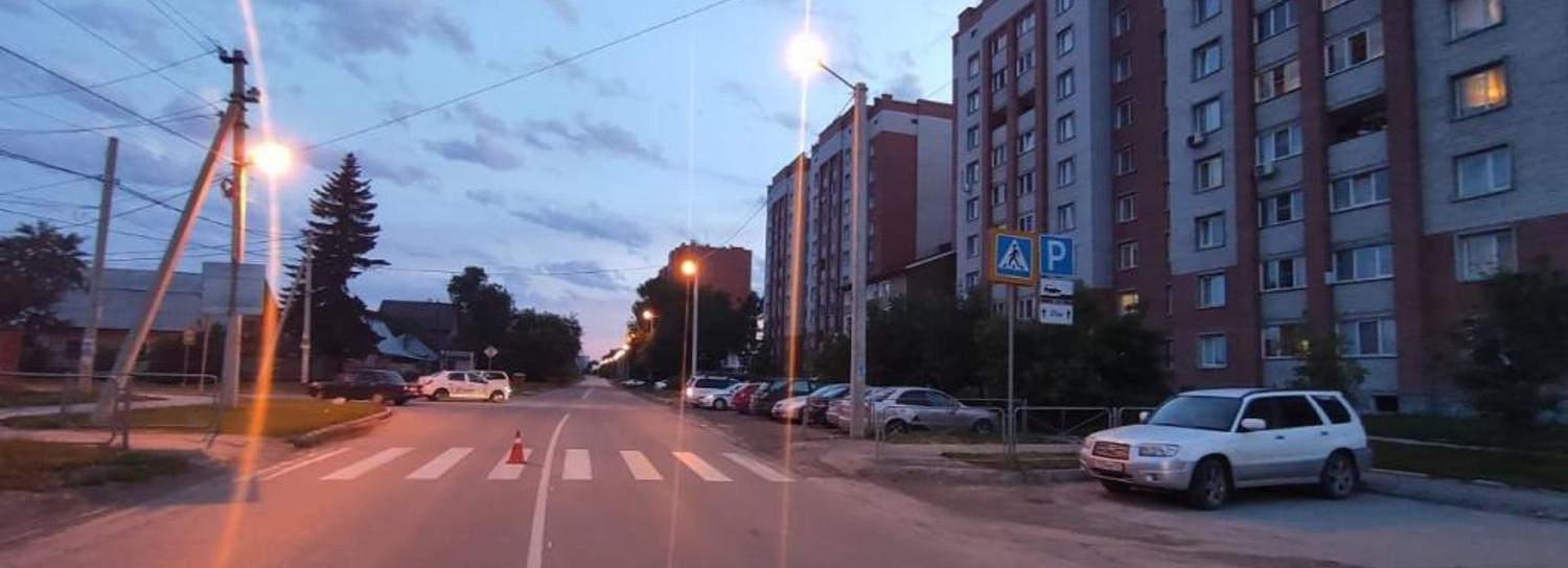 Красная иномарка сбила 11-летнюю девочку на зебре в Бердске