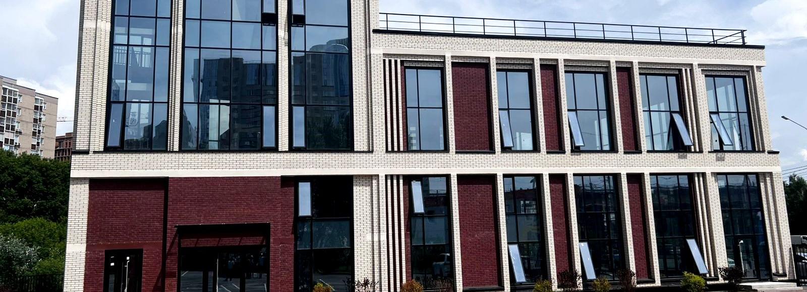 Четырёхэтажный спортивный центр достроили на Ипподромской