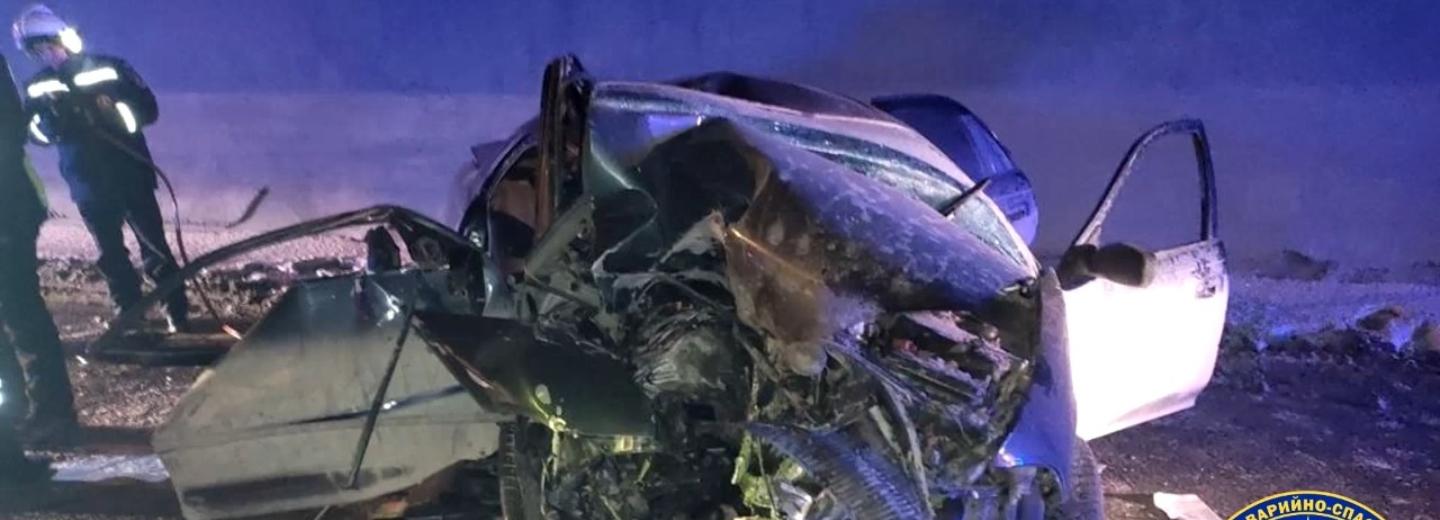Спасатели 40 минут доставали пассажира из искорёженной «Тойоты» у МЕГИ