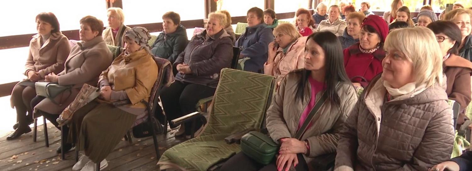 Тёплую встречу для пенсионеров соцзащиты устроили в Берёзовой роще