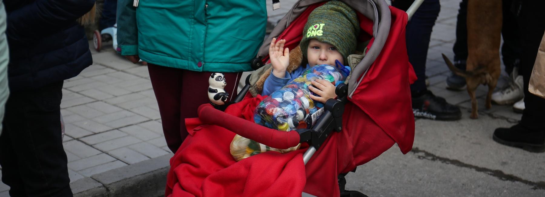 Многометровая очередь выстроилась к экомобилю в центре Новосибирска