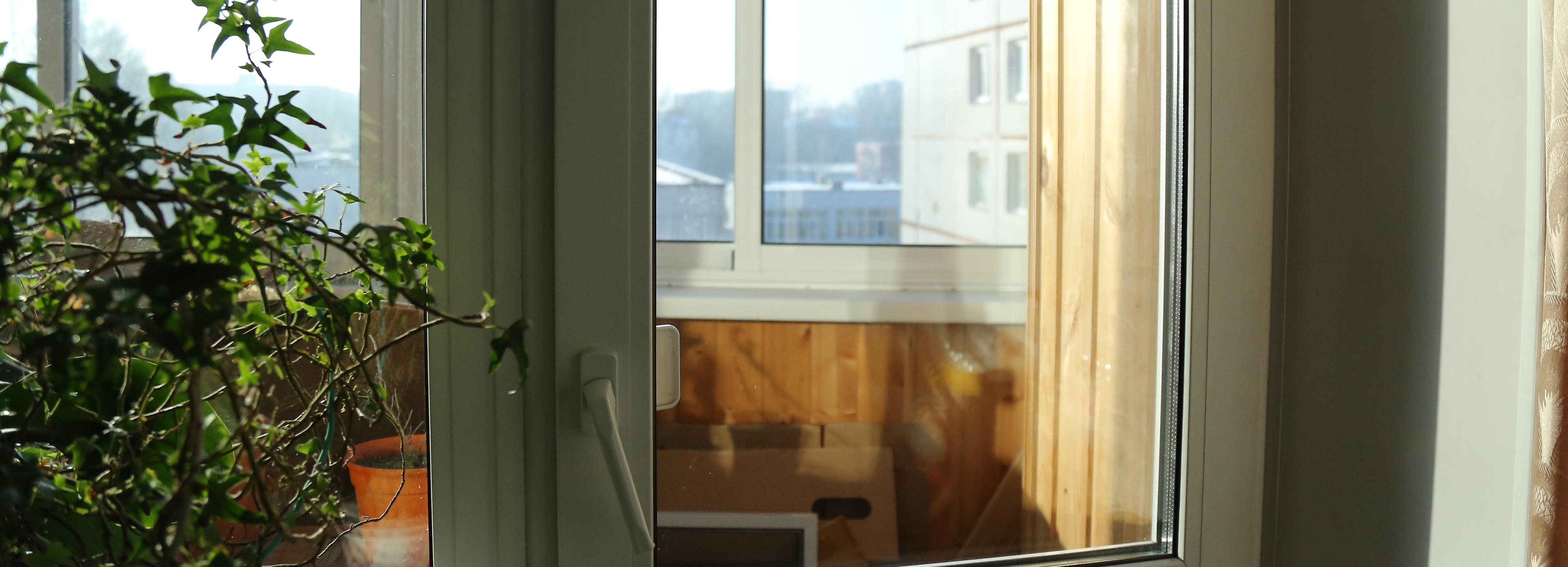 7-летний мальчик сорвался с балкона высотки в Новосибирске